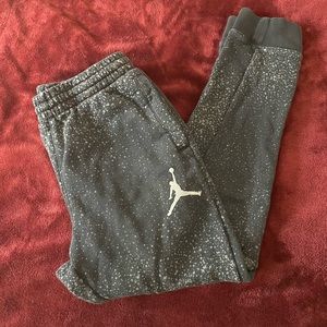 AIR JORDEN JOGGERS  KIDS  SIZE M